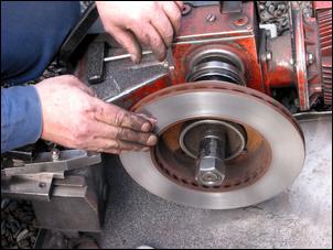 儒安機(jī)械剎車盤修復(fù)機(jī)現(xiàn)場圖 儒安機(jī)械剎車盤修復(fù)機(jī)現(xiàn)場圖